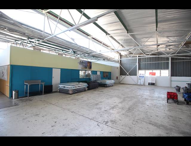3,400M² WAREHOUSE FOR SALE IN BRAELYN